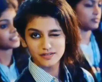 लेकिन क्या आप जानते हैं कि प्रिया प्रकाश की आंख मारने वाली क्लिप को देखकर कुछ लोग इतना भड़क गए थे कि उन्होंने एक्ट्रेस के खिलाफ एफआईआर दर्ज करा दी थी.
