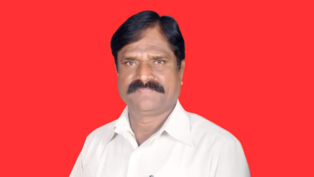 J P Gavit will contest from Dindori Lok Sabha constituency Dr Bharti pawar Bhaskar Bhagare Mahavikas Aghadi Nashik Maharashtra Politics Marathi News मोठी बातमी : दिंडोरीमध्ये महाविकास आघाडीत बिघाडी, जे पी गावित लोकसभा लढवण्यावर ठाम