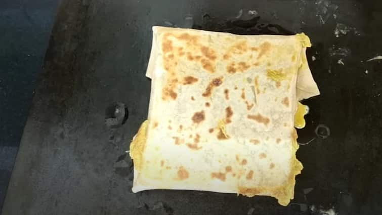 egg stuffed chapati recipe best breakfast recipe Egg Stuffed chapati: முட்டை ஸ்டஃப் சப்பாத்தி.. ரொம்ப ஈசியா எப்படி செய்வது என்று பார்க்கலாம்!