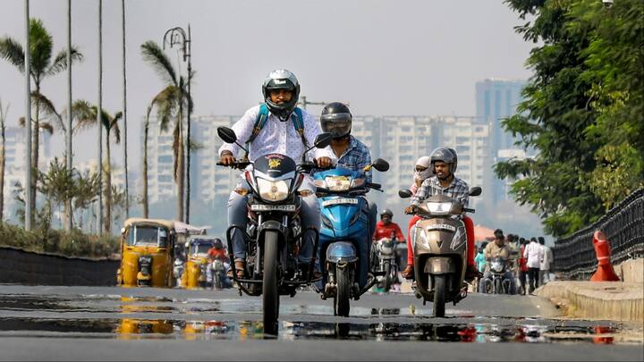 वहीं मौसम विभाग की मानें तो आज तापमान 36 डिग्री सेल्सियस तक जा सकता है. तो वहीं शुक्रवार को तापमान 34 डिग्री सेल्सियस तक रहने की उम्मीद है.
