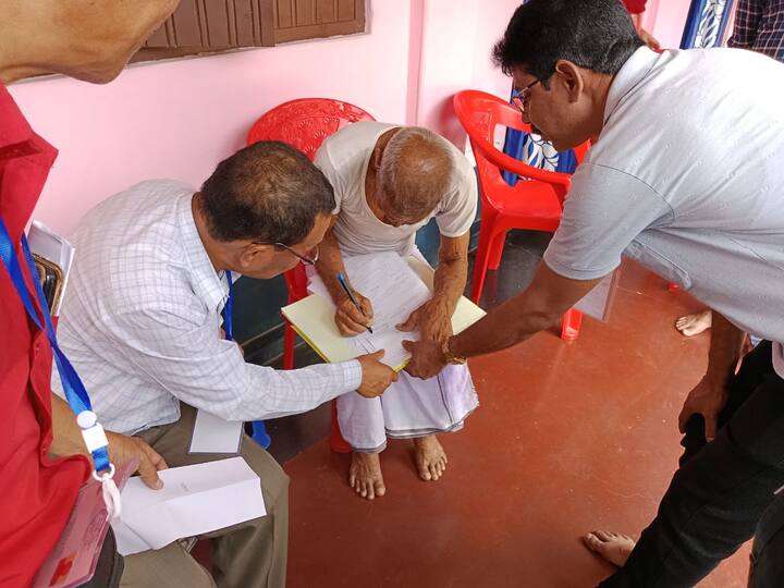 Voter casting his vote through home voting under 2.East Tripura PC (Source: ECI)