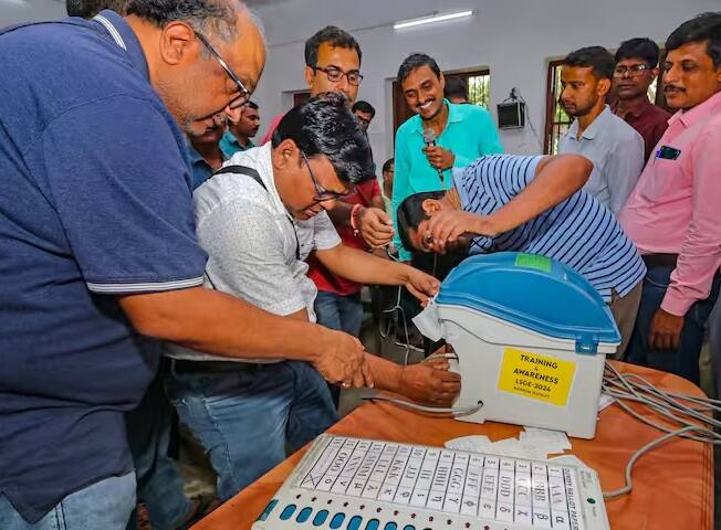 હવે, જો તમે પણ આવા મતદાર છો તો તમારે મતદાન કરતી વખતે કેટલીક બાબતોનું ધ્યાન રાખવું જોઈએ.