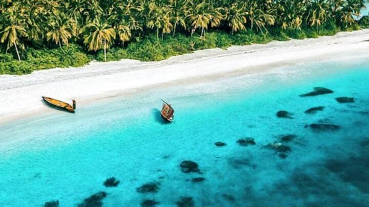 जानकारी के मुताबिक लक्षद्वीप में 36 आइलैंड जरूर हैं, लेकिन इनमें से सिर्फ 10 आइलैंड पर ही लोग रहते हैं. इसमें कवाराट्टी, अगाट्टी, अमिनी, कदमत, किलातन, चेतलाट, बिट्रा, आनदोह, कल्पनी और मिनिकॉय आईलैंड शामिल है.