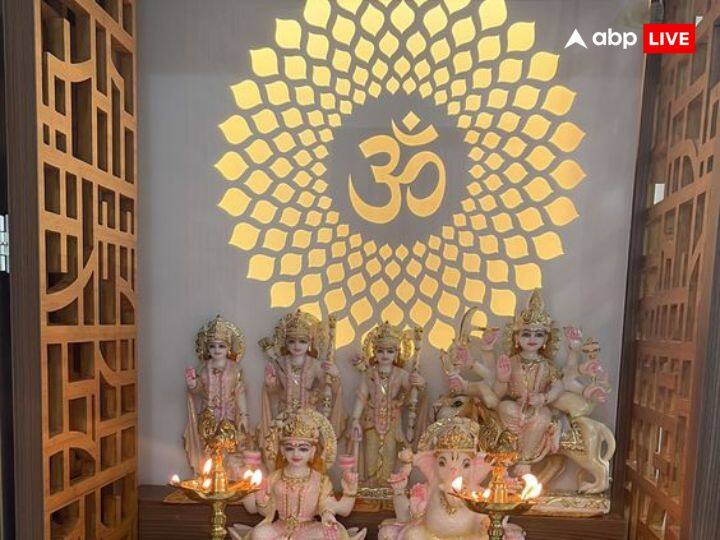 वास्तु शास्त्र के मुताबिक, राम दरबार की तस्वीर उत्तर दिशा (North Direction) में लगानी चाहिए. इससे घर में सकारात्मक (Positive) ऊर्जा बढ़ती है और वास्तु दोष (Vastu Dosh) दूर होते हैं.