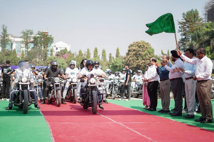 Chief Electoral Officer Uttarakhand Dr. B.V.R.C. Purushottam flagged off the huge bike rally organized at Graphic Era Dehradun Dated 13 April 2024. (Source: ECI)