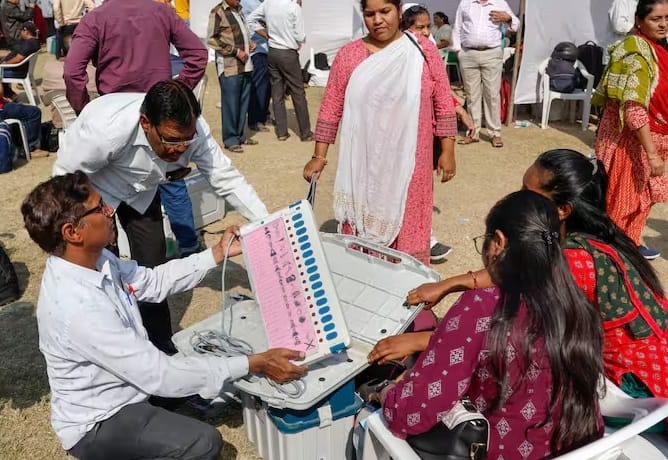 એક તરફ તમામ રાજકીય પક્ષોએ ચૂંટણીને લઈને સંપૂર્ણ તૈયારીઓ કરી લીધી છે તો બીજી તરફ મતદારો પણ સંપૂર્ણ રીતે તૈયાર છે.