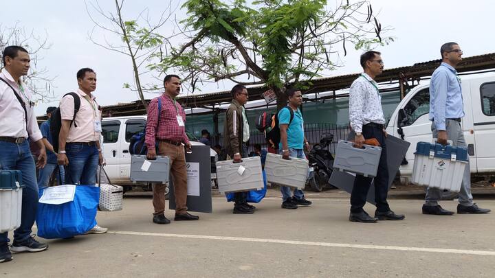 Polling teams of Sivasagar under 14 Jorhat HPC moves towards their polling stations. (Source: ECI)