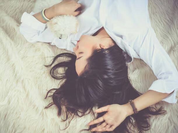 ਪੂਰੀ ਨੀਂਦ ਨਾ ਲੈਣ ਵਾਲੇ ਲੋਕਾਂ ਦੀ ਆਮ ਚਾਲ ਵਿੱਚ ਬਹੁਤ ਸਾਰੇ ਬਦਲਾਅ ਦੇਖੇ ਗਏ। ਸ਼ੁਰੂ ਵਿਚ ਉਸ ਦੇ ਕਦਮ ਥੱਕਦੇ ਜਾ ਰਹੇ ਸਨ। ਇਸ ਅਧਿਐਨ 'ਤੇ ਆਧਾਰਿਤ ਰਿਪੋਰਟ ਜਰਨਲ ਸਲੀਪ ਸਾਇੰਸ 'ਚ ਪ੍ਰਕਾਸ਼ਿਤ ਹੋਈ ਹੈ।