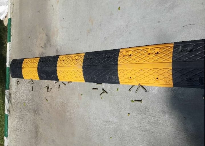 सोशल मीडिया पर इसके अलग-अलग नाम बताए जाते हैं. तो चलिए आज हम जानते हैं कि आखिर स्पीड ब्रेकर को हिंदी में क्या कहा जाता है.