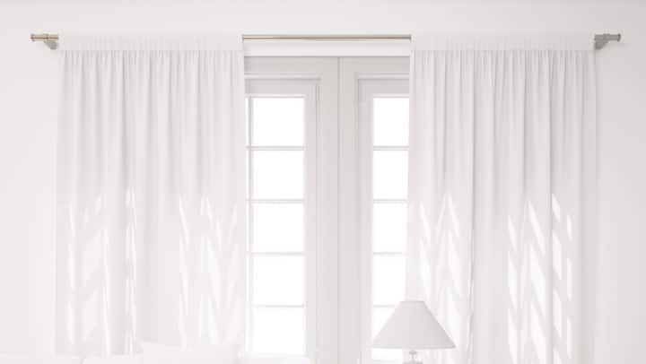 थर्मल पर्दे : थर्मल पर्दे मोटे होते हैं और ये घर के अंदर की गर्मी को बाहर निकलने से रोकते हैं. यह एयर कंडीशनर की ठंडक को भी अंदर ही रखते हैं, जिससे आपका घर दिनभर ठंडा रहता है.