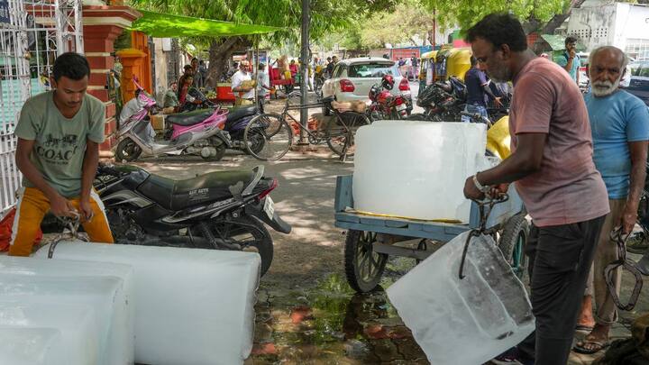 দক্ষিণবঙ্গের দাবদাহ থাকবে আগামী পাঁচ দিন। আপতত নেই বৃষ্টির সম্ভাবনা। তবে উত্তরবঙ্গের একাধিক জেলায় রয়েছে ঝড় বৃষ্টির সম্ভাবনা।