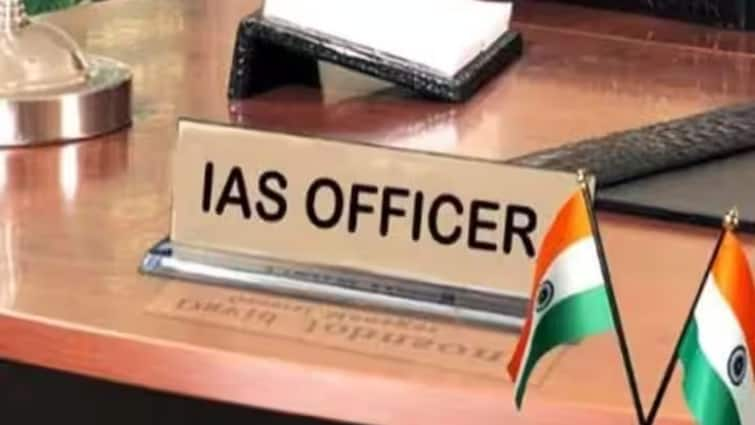 How much salary does an IAS get these facilities are available separately IAS Officer:  एक IAS  को कितनी मिलती है सैलरी, अलग से मिलती है ये सुविधाएं