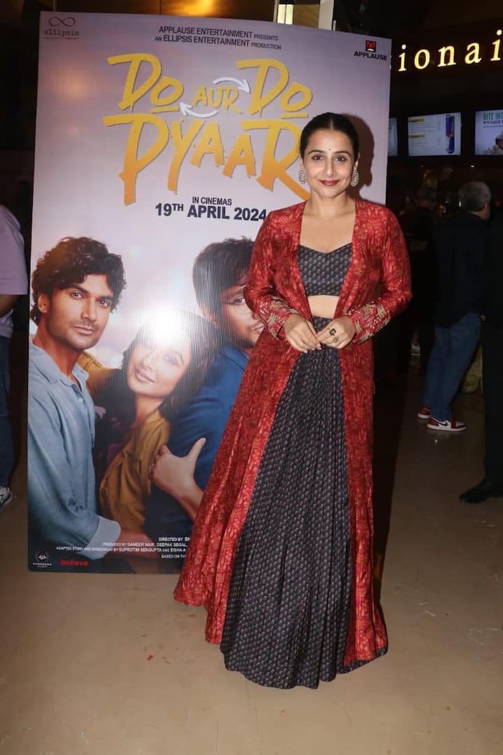 Many celebrities attended the screening of the film. Vidya Balan looked beautiful in black skirt and blouse paired with red overall jacket.