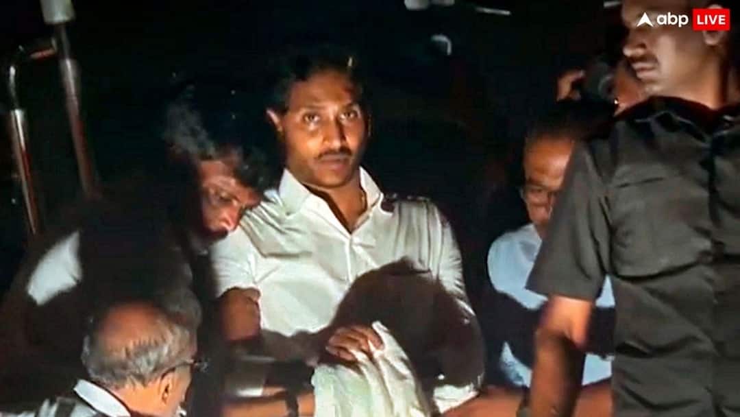 Jagan Mohan Reddy Attack: जगन मोहन रेड्डी पर किसने कराया हमला? अब उठेगा राज से पर्दा, पुलिस की गिरफ्त में आरोपी YS Jagan Mohan Reddy Attack Case Andhra Pradesh Police arrests one accused in attack on CM Know details Jagan Mohan Reddy Attack: जगन मोहन रेड्डी पर किसने कराया हमला? अब उठेगा राज से पर्दा, पुलिस की गिरफ्त में आरोपी