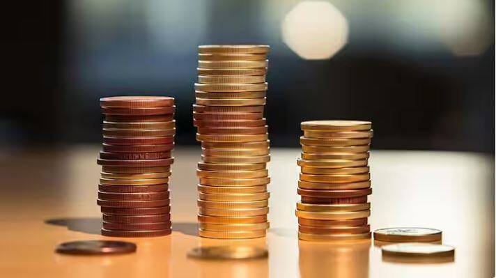 gold price rises to 11 thousand rupees in just two months know reason behind it Gold Record Price: 2 ਮਹੀਨਿਆਂ 'ਚ 11 ਹਜ਼ਾਰ ਰੁਪਏ ਮਹਿੰਗਾ ਹੋਇਆ ਸੋਨਾ, ਜਾਣੋ ਇਸ ਵਾਧੇ ਦਾ ਕਾਰਨ ?