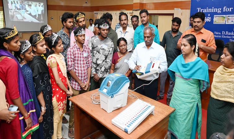 Lok Sabha Election 2024  Awareness program was held to encourage 100% first generation voters in the parliamentary elections in Tiruvannamalai - TNN திருவண்ணாமலையில் முதல் தலைமுறை வாக்காளர்களுக்கு விழிப்புணர்வு நிகழ்ச்சி