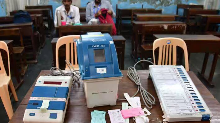 supreme court hearing on evm votes tally with vvpat slips verification for 2024 lok sabha election abpp EVM-VVPAT Hearing: EVM ਨੂੰ ਕੀਤਾ ਜਾ ਸਕਦੇ ਹੈਕ ? SC 'ਚ ਸੁਣਵਾਈ ਦੌਰਾਨ ਜਾਣੋ EC ਨੇ ਕੀ ਦਿੱਤਾ ਜਵਾਬ