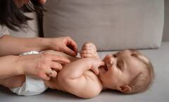 Parenting Tips: ਗਰਮੀਆਂ 'ਚ ਛੋਟੇ ਬੱਚਿਆਂ ਦੀ ਕਿੰਨੀ ਵਾਰ ਕਰਨੀ ਚਾਹੀਦੀ ਮਾਲਿਸ਼? ਜਾਣੋ ਹਰ ਸਵਾਲ ਦਾ ਜਵਾਬ