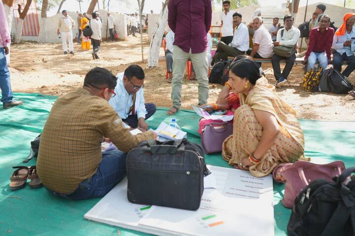 गर्मी को ध्यान में रखते हुए मतदान केंद्रों पर छाया, पानी व मेडिकल किट की व्यवस्था की गई है. एक एयर एम्बुलेंस जबलपुर व हेलिकॉप्टर बालाघाट में रहेगा.
