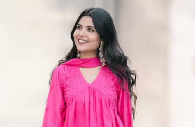 கோடைக்காலத்தில் கவர்ந்திழுக்கும் தோற்றத்தை பெற நினைப்பவர்கள் அடர்நிற உடைகளை அணியலாம்.