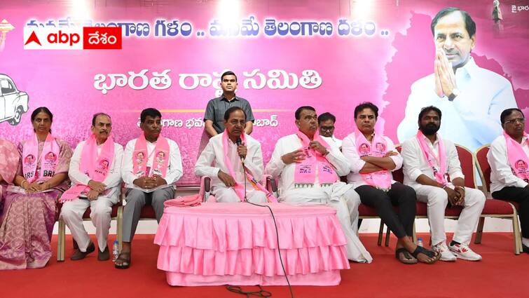 KCR said that 20 Congress MLAs are in touch with him KCR Key Comments : 20 మంది కాంగ్రెస్ ఎమ్మెల్యేలు టచ్‌లో ఉన్నారు -  బీఆర్ఎస్ విస్తృత స్థాయి సమావేశంలో కేసీఆర్ వ్యాఖ్యలు