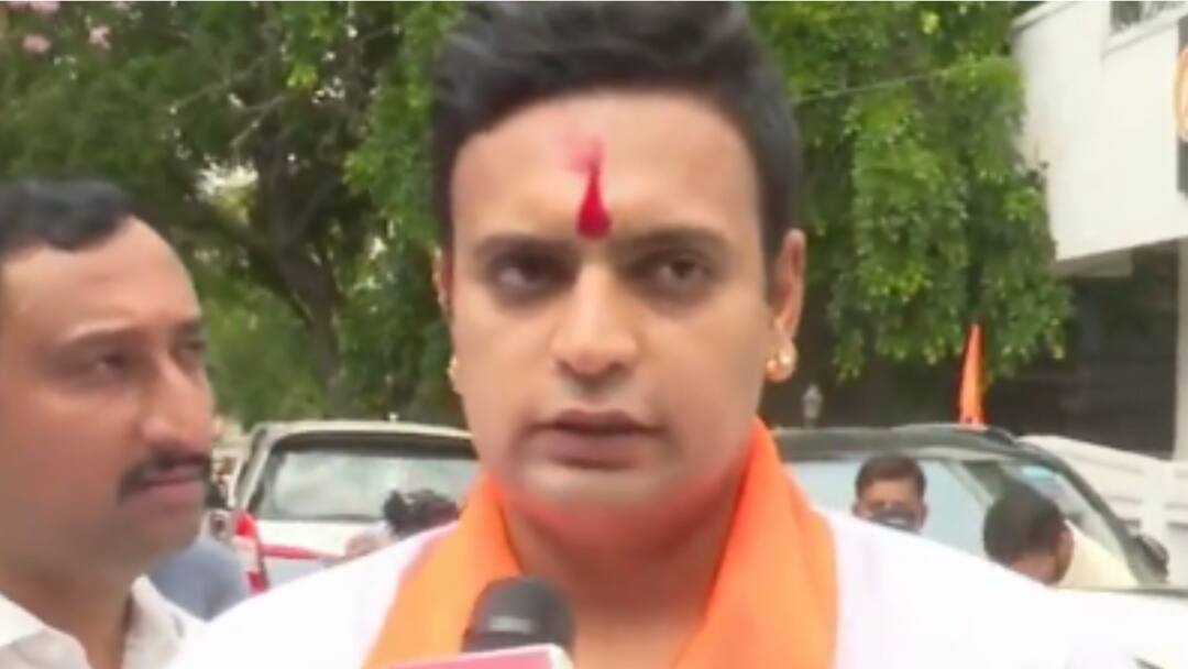 ‘Yaduveer Does Not Belong To Wadiyar Royal Family’: Congress’ Lakshman Rakes Up LS Poll Rival’s Adoption ‘Yaduveer Does Not Belong To Wadiyar Royal Family’: Congress’ Lakshman Rakes Up LS Poll Rival’s Adoption