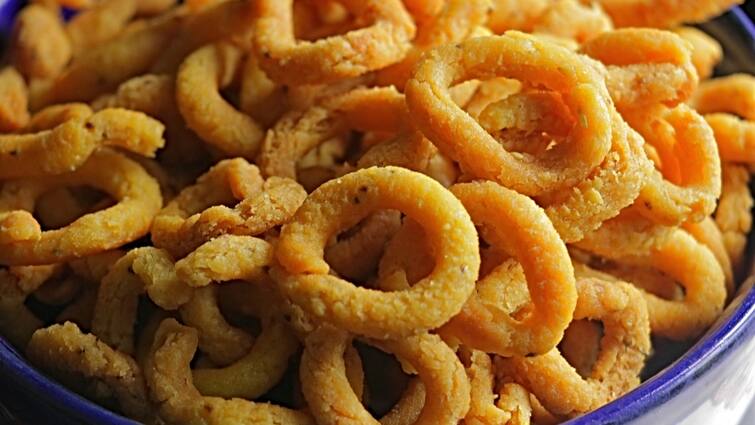 tasty and crispy chegodilu for a tasty evening Here is the snack recipe Chegodi Recipe : కరకరలాడే చెగోడీలను సింపుల్​గా చేసేయండిలా.. ఈ రెసిపీతో టేస్టీగా వస్తాయి