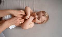 Parenting Tips: ਗਰਮੀਆਂ 'ਚ ਛੋਟੇ ਬੱਚਿਆਂ ਦੀ ਕਿੰਨੀ ਵਾਰ ਕਰਨੀ ਚਾਹੀਦੀ ਮਾਲਿਸ਼? ਜਾਣੋ ਹਰ ਸਵਾਲ ਦਾ ਜਵਾਬ