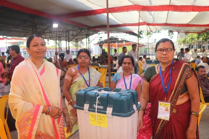 इसकी जानकारी मध्य प्रदेश के मुख्य निर्वाचन पदाधिकारी अनुपम राजन ने इसकी जानकारी दी है. पहले चरण के लिए 13,588 मतदान केंद्र बनाए गए हैं. इसमें 18 सहायक मतदान केंद्र शामिल हैं.