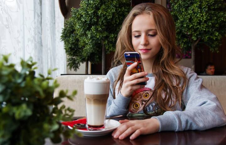 சீரற்ற எழுத்துகளுடன் கூடிய விசித்திரமான உரைச் செய்திகளில் கவனமாக இருக்க நினைவில் கொள்ளுங்கள்.