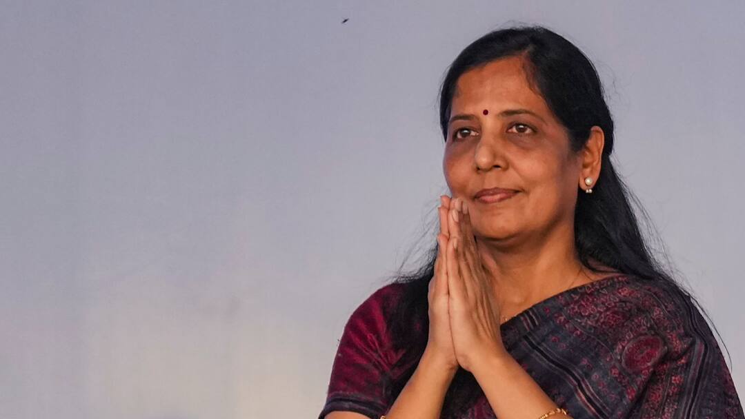 दिल्ली से बाहर BJP को घेरने में जुटीं सुनीता केजरीवाल, इंडिया गठबंधन के साथ बनाया प्लान Arvind Kejriwal wife Sunita Kejriwal to participate in the INDIA alliance rally दिल्ली से बाहर BJP को घेरने में जुटीं सुनीता केजरीवाल, इंडिया गठबंधन के साथ बनाया प्लान