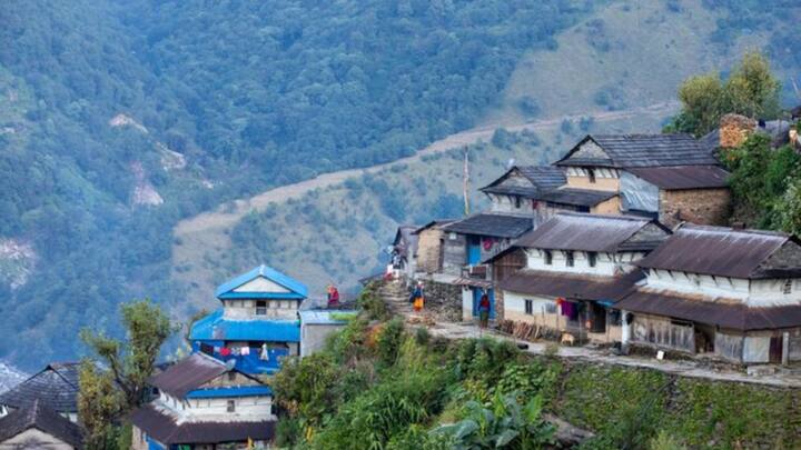 हिमाचल में स्थित पालमपुर एक बहुत ही सुंदर और कम बजट का स्थान है. इस स्थान को खोजने के लिए दो से तीन दिन काफी हैं. टी बाग को देखने के लिए दक्षिण भारत जाने की आवश्यकता नहीं है, आप पालमपुर आकर इस सुंदर दृश्य का भी आनंद ले सकते हैं.