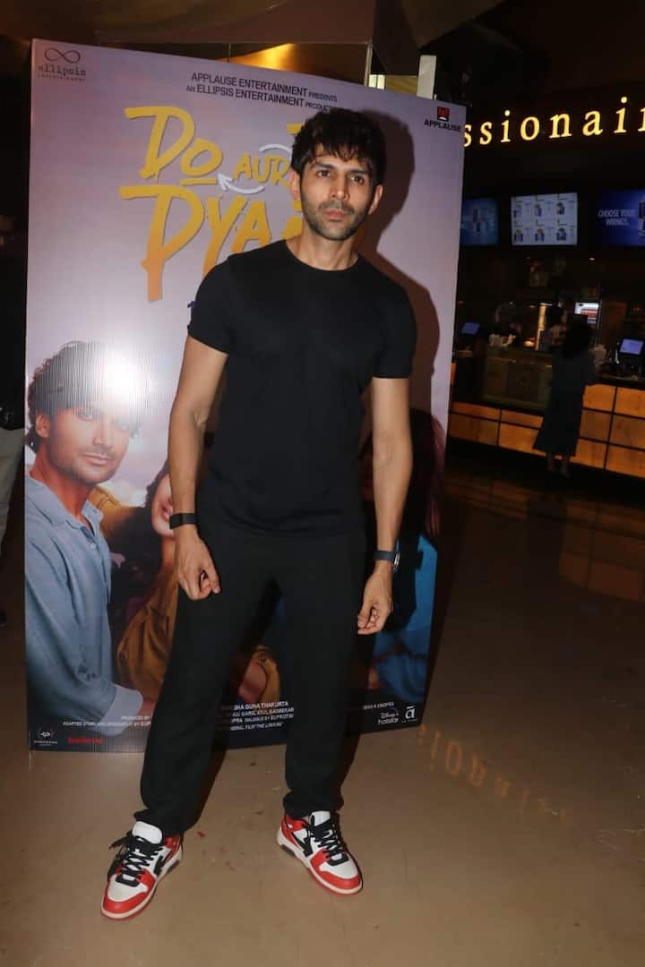Kartik Aaryan, who will be seen with Vidya Balan in Bhool Bhulaiyaa 3, also attended the premiere.