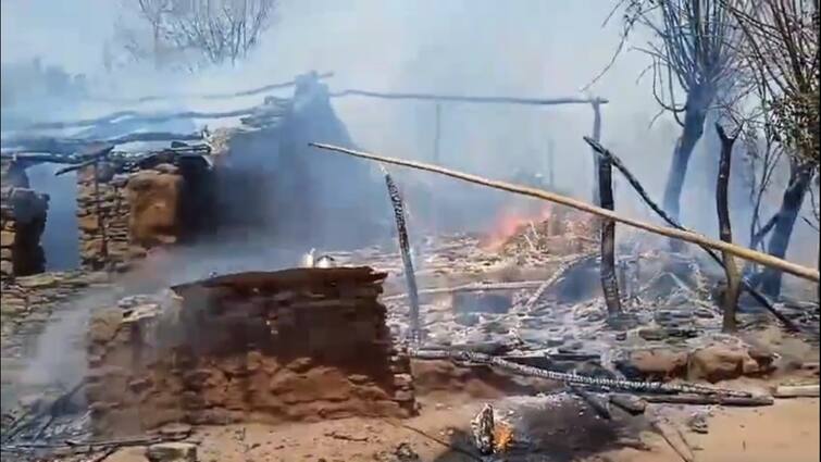 Blast in solar energy battery in Udaipur, farmer's hut burnt to ashes along with his belongings ann उदयपुर में सोलर बैटरी में ब्लास्ट, आग से किसान की झोपड़ी और सामान भी जलकर राख