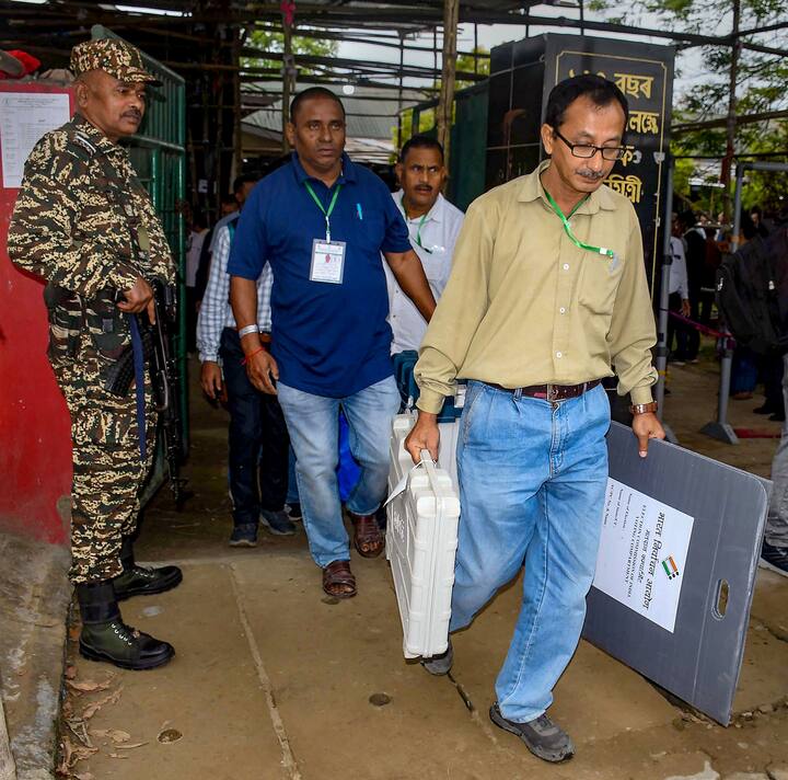 आपको जानकर हैरानी होगी चुनाव आयोग की रिपोर्ट के अनुसार, कंट्रोल यूनिट की मेमोरी में 100 साल या उससे भी ज्यादा टाइम तक रिजल्ट स्टोर रह सकता हैै.
