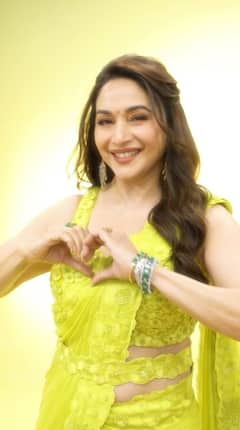 Madhuri Dixit Photo: માધુરી દીક્ષિતની લેટેસ્ટ તસવીરો પર લટ્ટુ થયા ફેન્સ