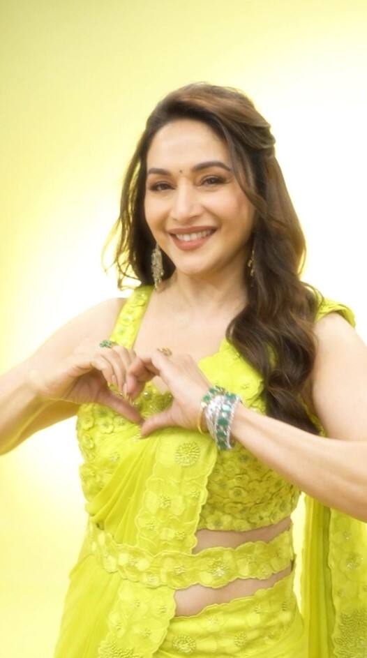 Madhuri Dixit Photo: માધુરી દીક્ષિતનું નવું ફોટોશૂટ ફરી વાયરલ થઈ રહ્યું છે. ચાહકોને અભિનેત્રીનો દરેક લુક પસંદ આવે છે.