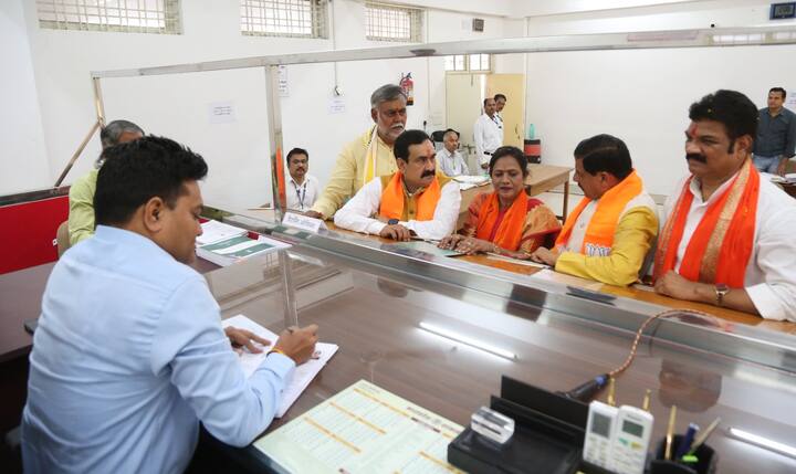 बीजेपी प्रत्याशी लता वानखेड़े के नामांकन के दो सेट आज भरे गए. इस मौके पर सीएम मोहन यादव ने कहा कि देश प्रदेश मोदीमय है. एमपी में बीजेपी सभी 29 सीटे जीतेंगे.