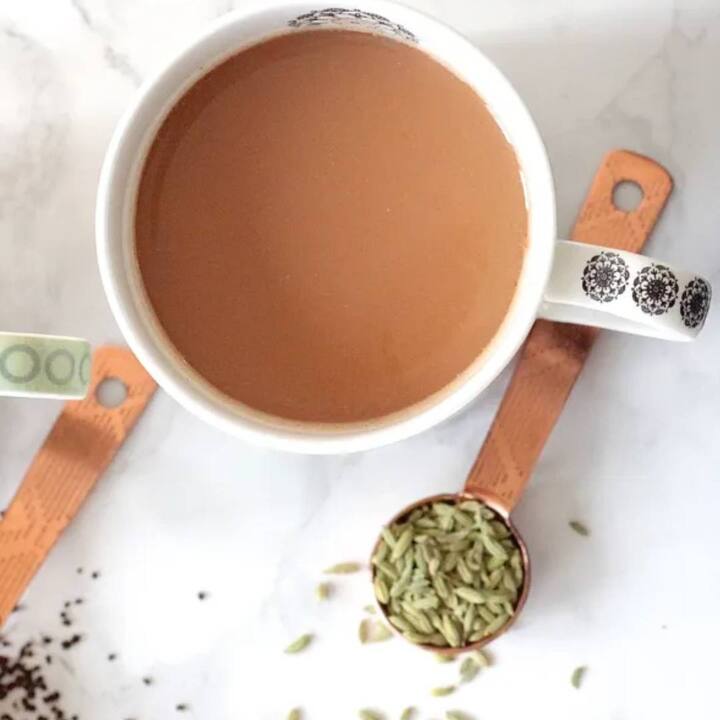 ਜੇਕਰ ਤੁਸੀਂ ਆਪਣੇ ਪਾਚਨ ਤੰਤਰ ਨੂੰ ਸਿਹਤਮੰਦ ਰੱਖਣਾ ਚਾਹੁੰਦੇ ਹੋ ਤਾਂ ਫੈਨਿਲ ਚਾਹ ਨੂੰ ਆਪਣੀ ਡਾਈਟ 'ਚ ਸ਼ਾਮਲ ਕਰੋ। ਸੌਂਫ ਵਿੱਚ ਮੌਜੂਦ ਐਂਟੀ-ਇੰਫਲੇਮੇਟਰੀ ਗੁਣ ਮਾਸਪੇਸ਼ੀਆਂ ਨੂੰ ਆਰਾਮ ਦੇਣ ਵਿੱਚ ਮਦਦ ਕਰਦੇ ਹਨ ਅਤੇ ਆਕਸੀਟੇਟਿਵ ਤਣਾਅ ਨੂੰ ਘਟਾਉਣ ਵਿੱਚ ਮਦਦ ਕਰਦੇ ਹਨ। ਗਰਮੀਆਂ ਵਿੱਚ ਇਹ ਚਾਹ ਹੋਰ ਵੀ ਫਾਇਦੇਮੰਦ ਹੁੰਦੀ ਹੈ ਕਿਉਂਕਿ ਸੌਂਫ ਦਾ ਠੰਡਕ ਪ੍ਰਭਾਵ ਹੁੰਦਾ ਹੈ। ਜੇਕਰ ਤੁਸੀਂ ਭਾਰ ਘਟਾਉਣ ਦੀ ਕੋਸ਼ਿਸ਼ ਕਰ ਰਹੇ ਹੋ ਤਾਂ ਆਪਣੀ ਖੁਰਾਕ ਵਿੱਚ ਫੈਨਿਲ ਚਾਹ ਨੂੰ ਸ਼ਾਮਲ ਕਰਨਾ ਇੱਕ ਚੰਗਾ ਵਿਕਲਪ ਹੈ।