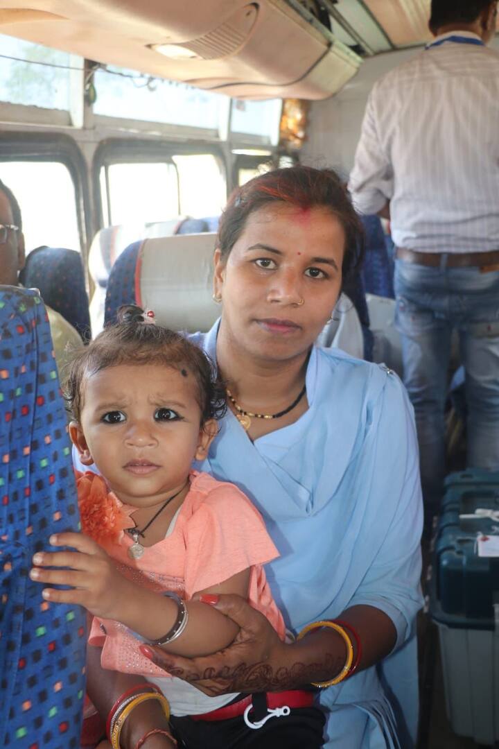 लोकसभा चुनाव 2024 के प्रथम चरण में कुल 13,588 मतदान केंद्रों में से 8059 केंद्रों पर वेबकास्टिंग की व्यवस्था है. कई केंद्रों के अंदर व बाहर दोनों जगह कैमरे लगाए गए हैं.