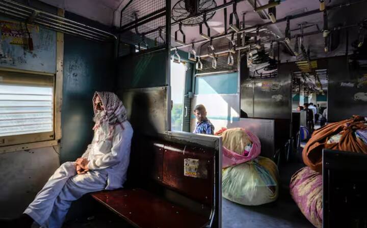 ਭਾਰਤ ਵਿੱਚ ਲੱਖਾਂ ਲੋਕ ਹਰ ਰੋਜ਼ ਰੇਲਗੱਡੀ ਰਾਹੀਂ ਸਫ਼ਰ ਕਰ ਰਹੇ ਹਨ, ਕਿਉਂਕਿ ਇਸਦਾ ਇੱਕ ਵੱਡਾ ਨੈੱਟਵਰਕ ਹੈ ਅਤੇ ਇਹ ਦੇਸ਼ ਦੇ ਲਗਭਗ ਹਰ ਸ਼ਹਿਰ ਨਾਲ ਜੁੜਿਆ ਹੋਇਆ ਹੈ।