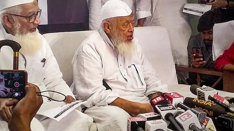 Lok Sabha Elections 2024 UCC is imposed on Muslims claims Jamiat Ulema e Hind Chief Maulana Arshad Madani amid first phase voting ann Exclusive: 'मुसलमानों पर लादा जा रहा UCC', पहले चरण की वोटिंग के बीच ऐसा क्यों बोले मौलाना मदनी? जानें