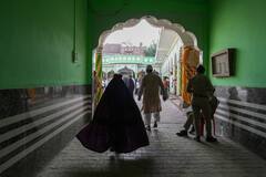 UP First Phase Voting: यूपी में जमकर बरसे वोट, 8 घंटे की वोटिंग में सपा ने की 53 शिकायतें, जानें- कितना हुआ कुल मतदान