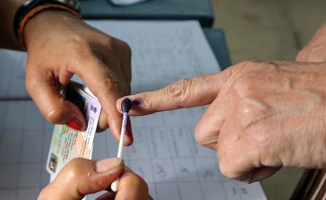 કોઈપણ મતદાન મથક પર પાણી અને તબીબી સુવિધા હોવી જરૂરી છે. જો કોઈ મતદારની તબિયત બગડે તો તેને પ્રાથમિક સારવાર આપવામાં આવે છે.