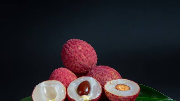 तो वहीं इसके साथ ही लीची का साइज बढ़ाने के लिए इसमें 250 ग्राम से  लेकर 300 ग्राम पोटाश भी पौधों में डाल सकते हैं.