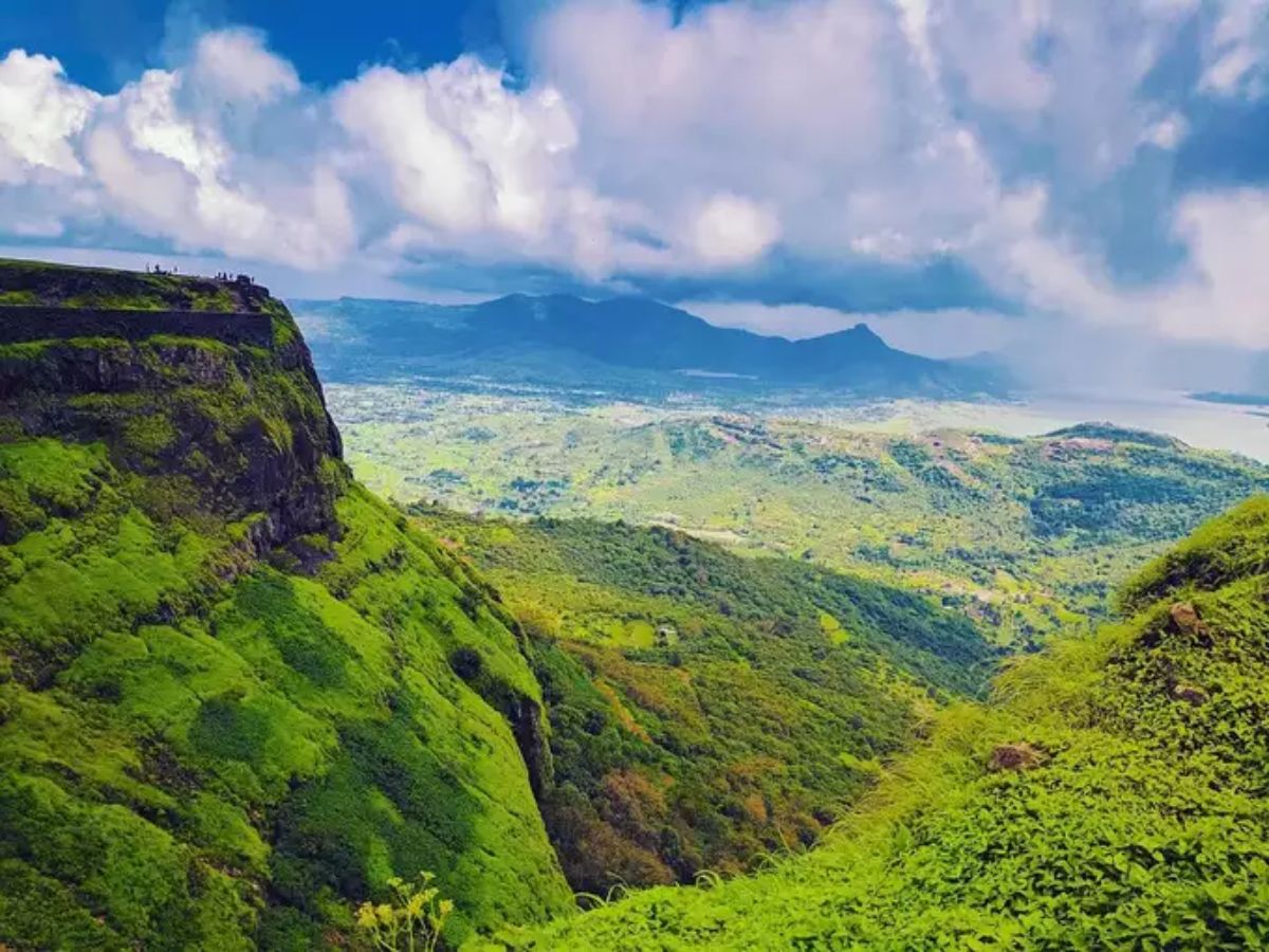Travel: Going abroad for a romantic honeymoon trip?  These 6 places of Maharashtra are no less than abroad!  Just see once..