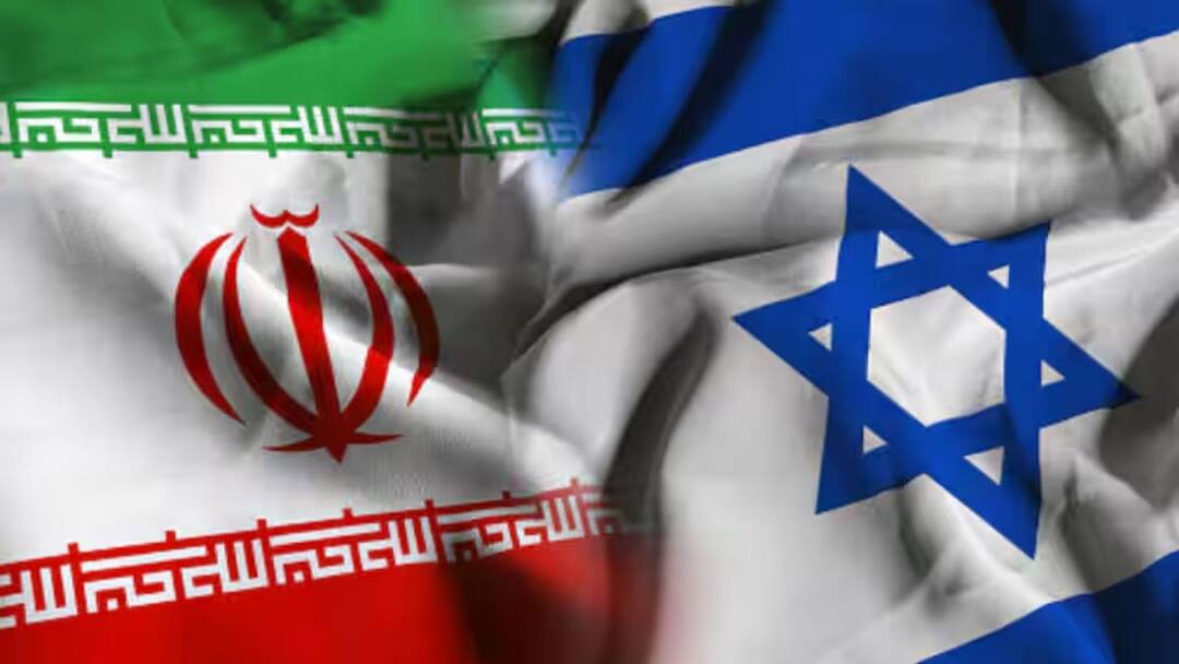 Israel Attacks Iran: மூன்றாவது போர் - ஈரான் அணுசக்தி தளங்களை குறிவைத்து இஸ்ரேல் வான்வழி தாக்குதல்? Israel Launches Strike Against Iran, Tehran Activates Air Defence Over Several Cities Report in tamil Israel Attacks Iran: மூன்றாவது போர் - ஈரான் அணுசக்தி தளங்களை குறிவைத்து இஸ்ரேல் வான்வழி தாக்குதல்?