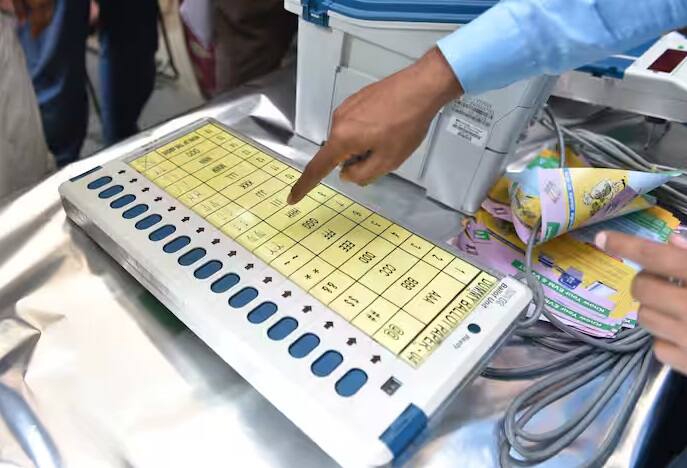 આ વખતે લોકસભાની ચૂંટણી કુલ સાત તબક્કામાં યોજાશે, ત્યારબાદ 4 જૂને ચૂંટણીના પરિણામો જાહેર થશે.