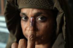 UP First Phase Voting: यूपी में जमकर बरसे वोट, 8 घंटे की वोटिंग में सपा ने की 53 शिकायतें, जानें- कितना हुआ कुल मतदान