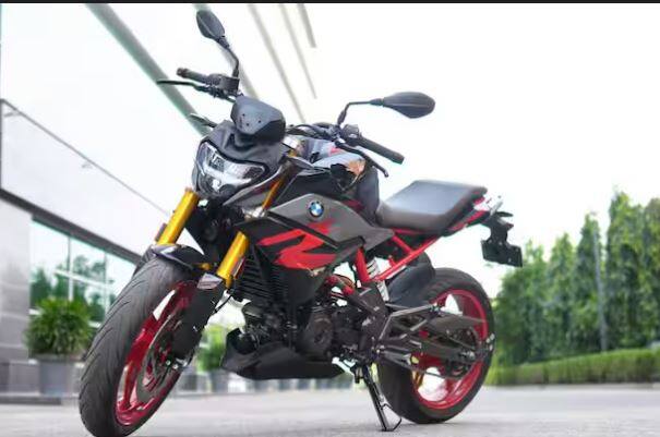 BMW ਦੀ ਇਹ ਸਭ ਤੋਂ ਸਸਤੀ ਬਾਈਕ ਹੈ। ਇਸ ਬਾਈਕ ਦੀ ਐਕਸ ਸ਼ੋਅਰੂਮ ਕੀਮਤ 2.90 ਲੱਖ ਤੋਂ ਸ਼ੁਰੂ ਹੁੰਦੀ ਹੈ। ਹਾਲਾਂਕਿ ਸਸਤੀ ਹੋਣ ਦੇ ਬਾਵਜੂਦ ਵੀ ਭਾਰਤੀ ਬਜ਼ਾਰ ਲਈ ਇਹ ਮਹਿੰਗੀ ਹੈ।